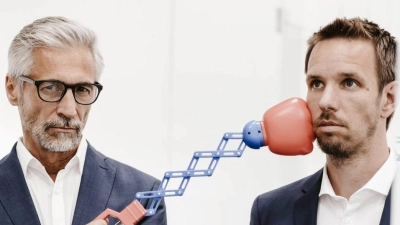 Seitenhieb vom Chef: Manche Menschen setzen Manipulationstechniken im Beruf gezielt ein, um andere zu beeinflussen.  (Foto: Kniel Synnatzschke/Westend61/dpa-tmn)