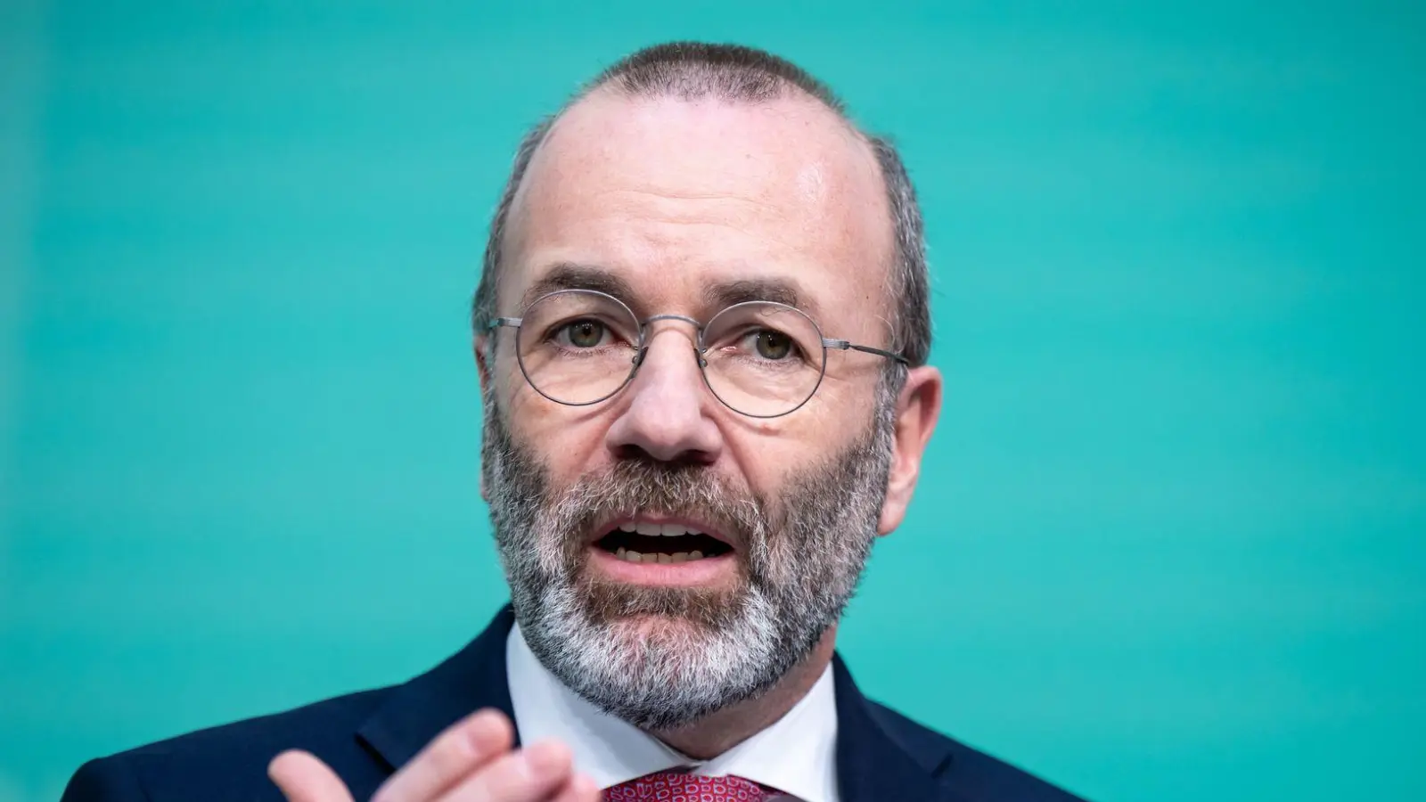 EVP-Chef Manfred Weber: „Es ist wichtig, dass wir Jobs in der Autoindustrie sichern und die Arbeiter für uns gewinnen.“ (Foto: Michael Kappeler/dpa)