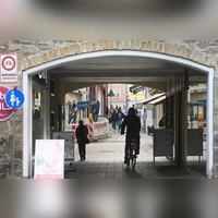 Vor allem im Bereich des Durchgangsschulhauses kommt es immer wieder zu gefährlichen Begegnungen im Zusammenspiel von Fuß- und Radverkehr. (Archivbild: Jim Albright)
